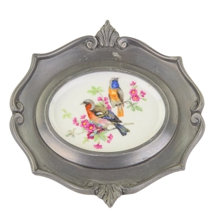 SCHWARZENHAMMER PTASZKI NA PORCELANIE W CYNOWEJ RAMIE SZCZYGŁY