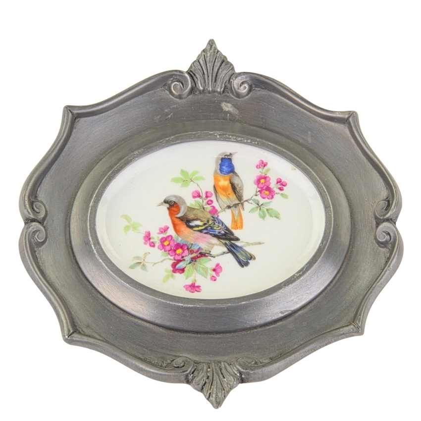 79416 SCHWARZENHAMMER PTASZKI NA PORCELANIE W CYNOWEJ RAMIE SZCZYGŁY (1).jpg