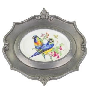 79419 SCHWARZENHAMMER PTASZKI NA PORCELANIE W CYNOWEJ RAMIE PAPUŻKAMI (1).jpg