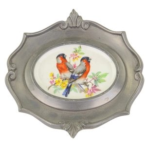SCHWARZENHAMMER PTASZKI NA PORCELANIE W CYNOWEJ RAMIE Z GILAMI