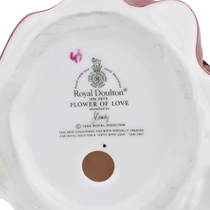 79502 ROYAL DOULTON FLOWER OF LOVE FIGURKA NIEWIASTY Z RÓŻĄ NA DŁONI (9).jpg