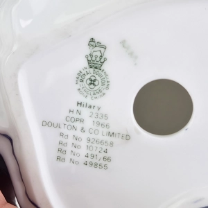 79505 ROYAL DOULTON HILARY FIGURKA NIEWIASTY W BŁĘKITNEJ SUKNI (8).jpg