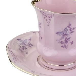 79624 STRUŽNA GRANIASTA FILIŻANKA ZE SPODKIEM Z RÓŻOWEJ PORCELANY FIOLETOWE KWIATKI I MOTYLKI (3).jpg