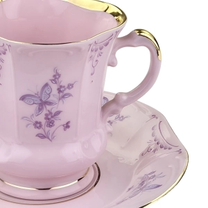 79624 STRUŽNA GRANIASTA FILIŻANKA ZE SPODKIEM Z RÓŻOWEJ PORCELANY FIOLETOWE KWIATKI I MOTYLKI (5).jpg