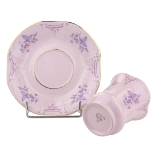 79624 STRUŽNA GRANIASTA FILIŻANKA ZE SPODKIEM Z RÓŻOWEJ PORCELANY FIOLETOWE KWIATKI I MOTYLKI (9).jpg
