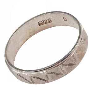 79663 SREBRO OBRĄCZKA Z RYTOWANYM WZOREM R. 18,5 WAGA 2,7 G PR. 925 (1).jpg