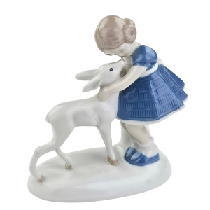 79854 GRÄFENTHAL THÜRINGEN ŚLICZNA RĘCZNIE MALOWANA FIGURKA DZIEWCZYNKA Z SARENKĄ (1).jpg