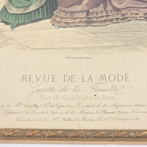 79898 LA REUVE DE LA MODE STARA RYCINA Z MODĄ ZA SZYBĄ W RAMIE (3).jpg