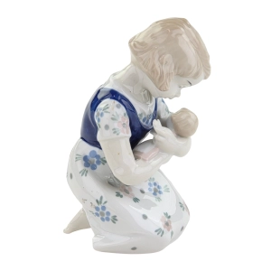 79913 GRÄFENTHAL THÜRINGEN FIGURKA DZIEWCZYNKI Z LALKĄ (3).jpg