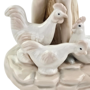 79966 FIGURA DZIEWCZYNY KARMIĄCEJ KURY W STYLU HISZPAŃSKIM (8).jpg