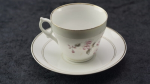 STARA FILIŻANKA ZE SPODKIEM RĘCZNIE MALOWANA