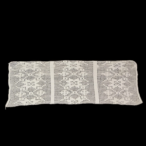 17628 SZYDEŁKO ZAZDROSTKA LAMBREKIN SERWETA W KWIATY 76 X 30 CM.jpg